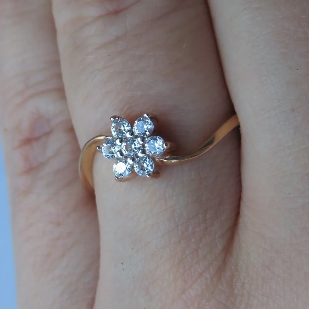 Flower Sparkling Fianite In 14K Rose Gold Ring. Size 7.5